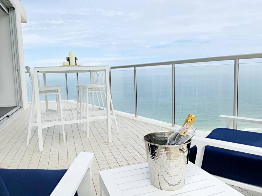 Air On Broadbeach Beachfront 2Level Stunning Apartment With 180 Degree Views Gold Coast Ngoại thất bức ảnh